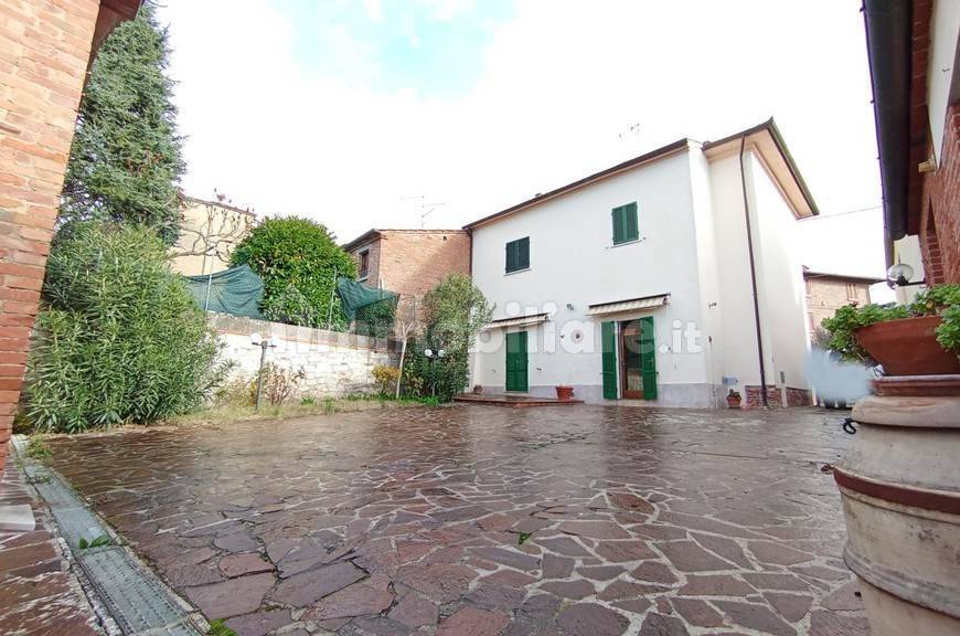 3 Schlafzimmer Haus in Foiano della Chiana, Italy, Nr. 225220