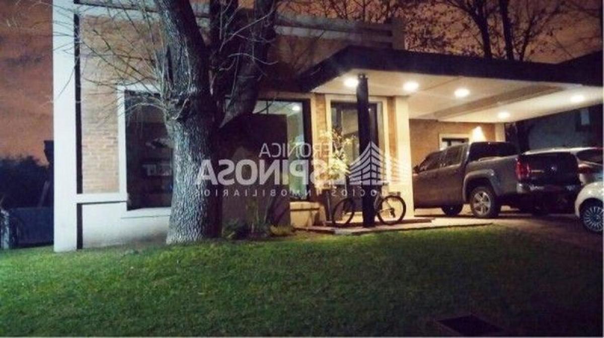 3 bedrooms House in Ituzaingo, Argentina No. 72556