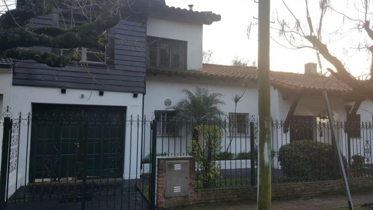 5 bedrooms House in Moron, Argentina No. 4910