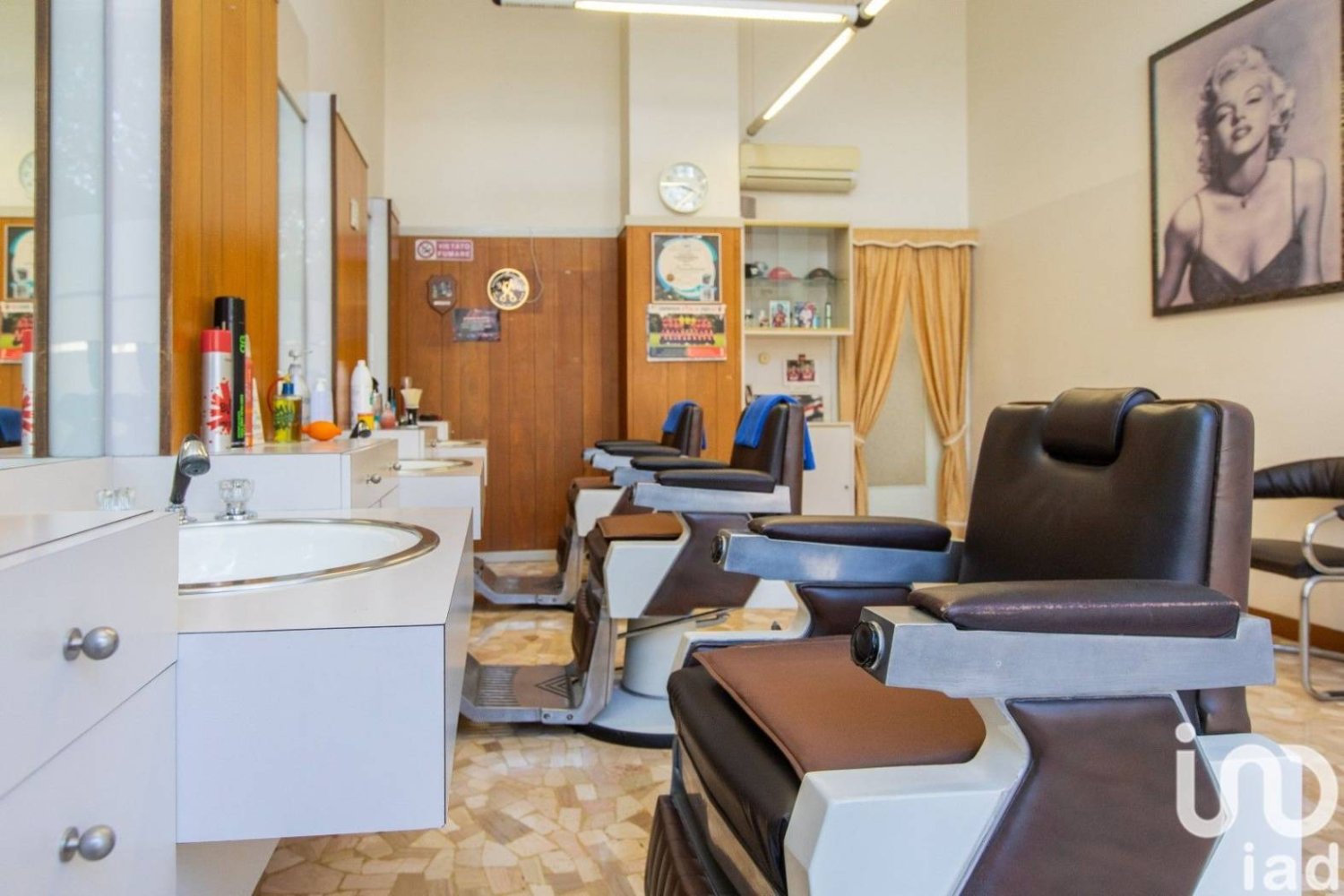 3غرفة عقار تجاري في Busto Arsizio, Italy رقم 302194