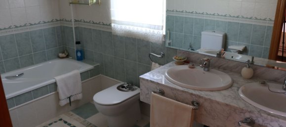 Adosado de 4 dormitorios en León, Spain No. 162227 13