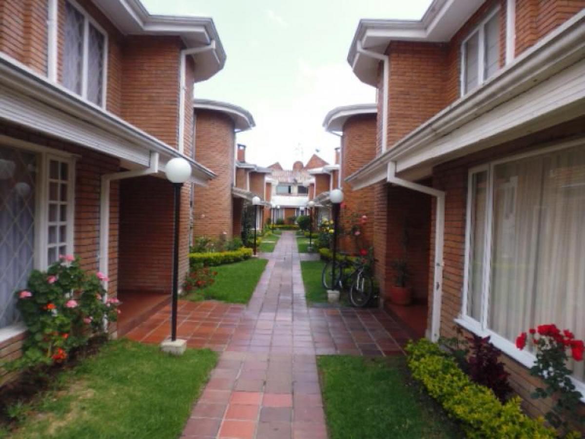3 bedrooms House in Bogota, Colombia No. 11598