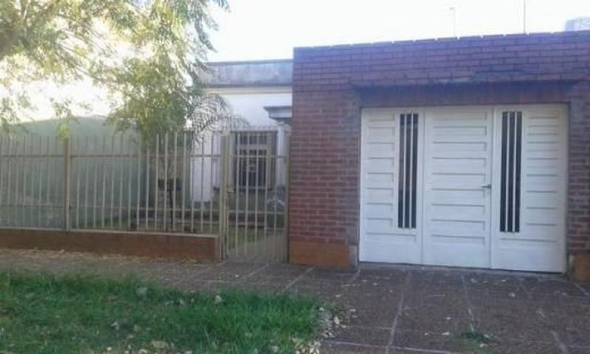 Studio in Tres de Febrero, Argentina No. 76848