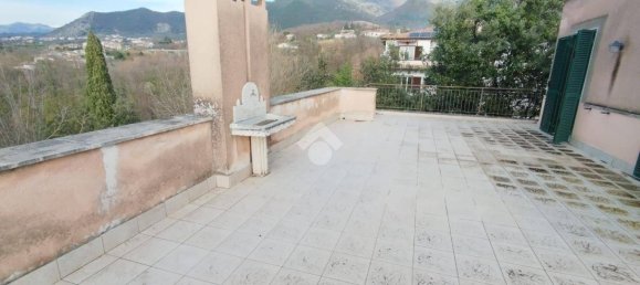 4 bedrooms Villa in Cervaro, Italy No. 206819 20