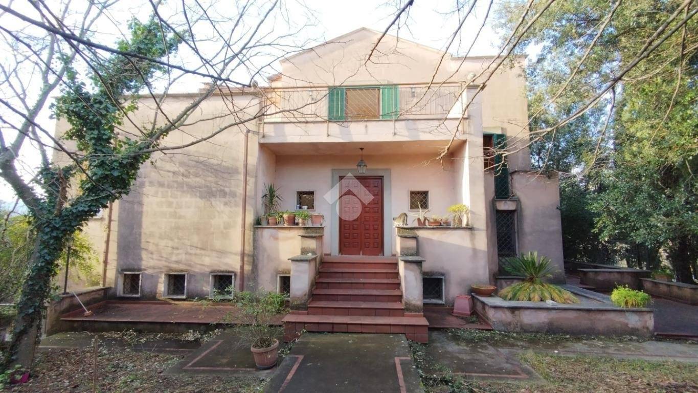 4 bedrooms Villa in Cervaro, Italy No. 206819