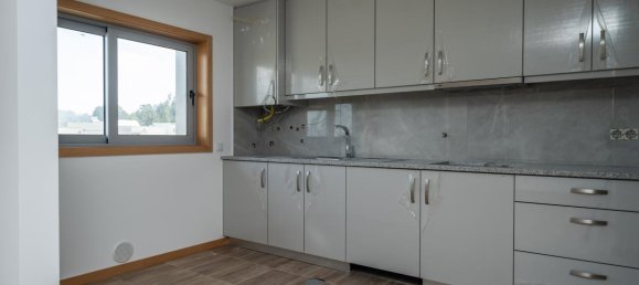 3 bedrooms Condo in Santa Maria da Feira, Portugal No. 1554 4