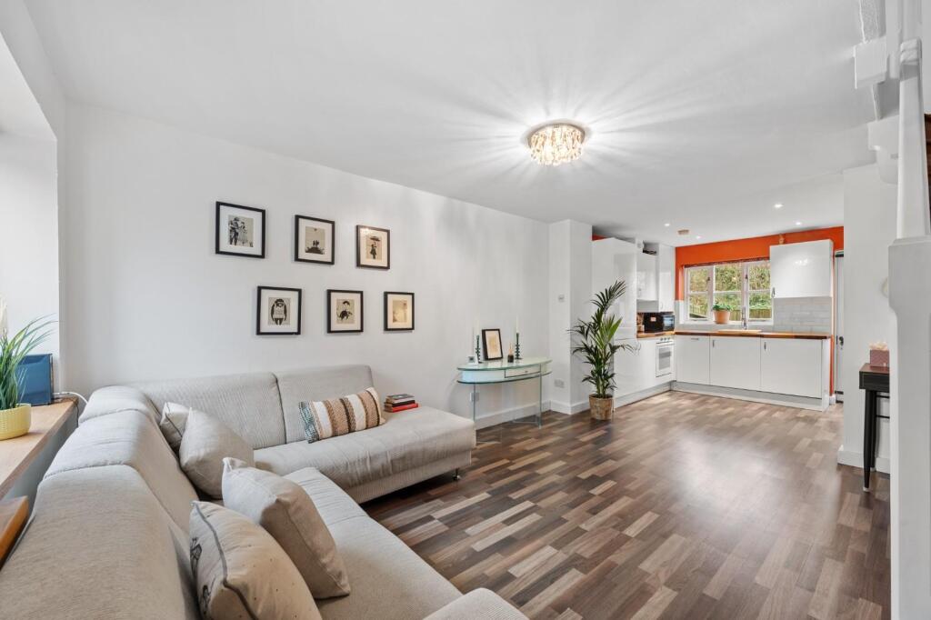 2 bedrooms House in London, United Kingdom No. 12516