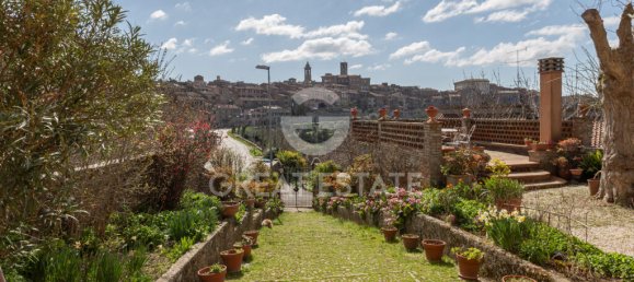 5 bedrooms Villa in Città della Pieve, Italy No. 49302 5