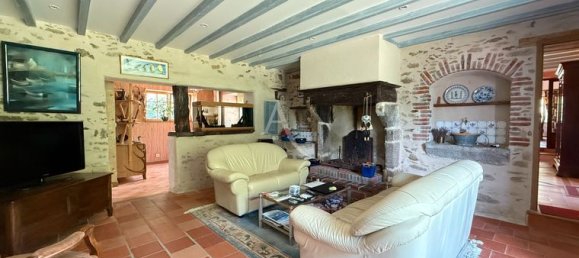5 bedrooms House in La Roche-sur-Yon, France No. 286081 7