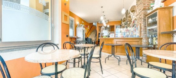 94m² Commercial property in Oleggio, Italy No. 379710 3