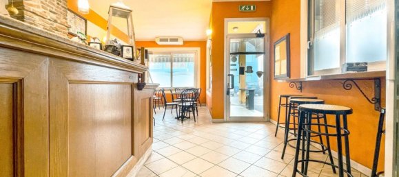 94m² Commercial property in Oleggio, Italy No. 379710 4