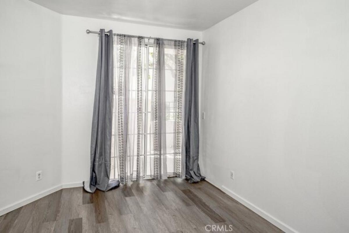 Studio in Valencia, USA No. 420064