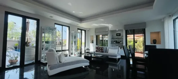 Villa de 3 dormitorios en Nuea Khlong, Thailand No. 73763 13