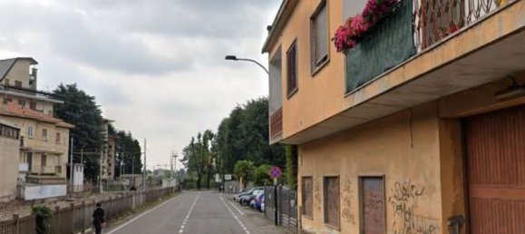 5 rooms Apartment in Pioltello, Italy No. 303745 11