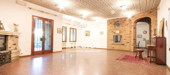 Villa de 5 dormitorios en Santa Maria di Sala, Italy No. 259300 9