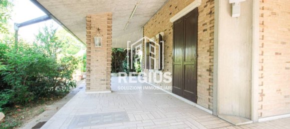 Villa de 5 dormitorios en Santa Maria di Sala, Italy No. 259300 4