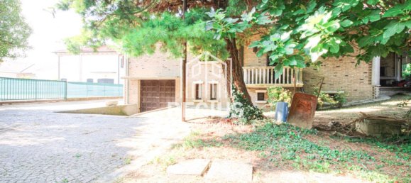 Villa de 5 dormitorios en Santa Maria di Sala, Italy No. 259300 3