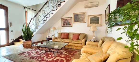 4 bedrooms House in Empoli, Italy No. 362505 7