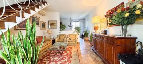 4 bedrooms House in Empoli, Italy No. 362505 3