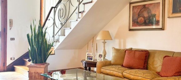 4 bedrooms House in Empoli, Italy No. 362505 14