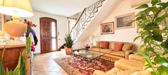 4 bedrooms House in Empoli, Italy No. 362505 2