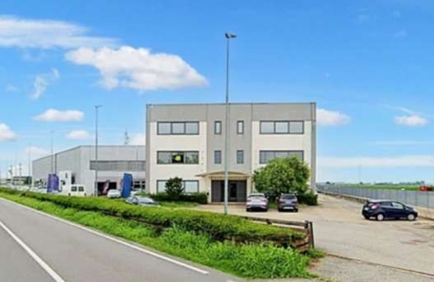 Armazém em Borgo Vercelli, Italy 2500 m² N.º 50809