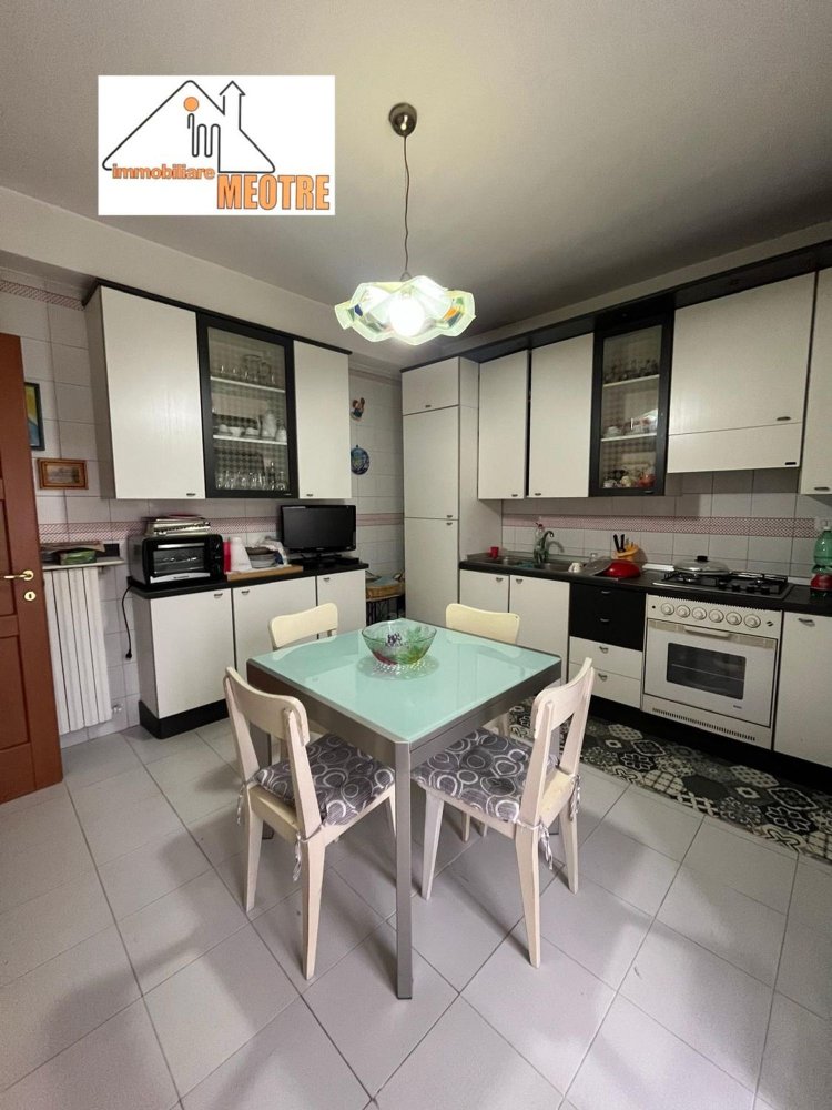 5 rooms Apartment in Mercogliano, Italy No. 142355