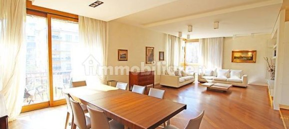4 bedrooms Apartment in Bergamo, Italy No. 357229 2