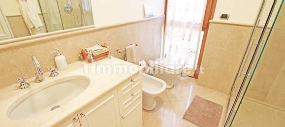 4 bedrooms Apartment in Bergamo, Italy No. 357229 29