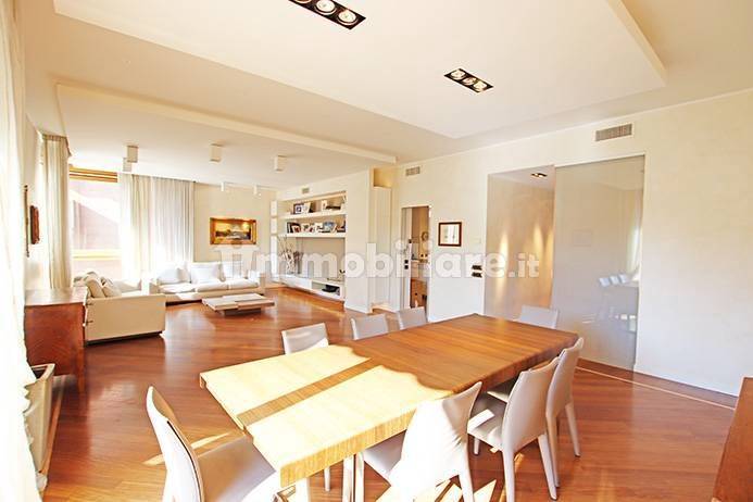4 bedrooms Apartment in Bergamo, Italy No. 357229