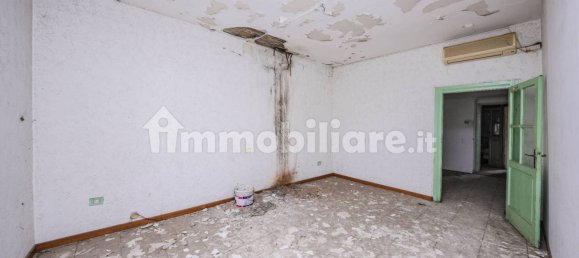 5 bedrooms House in Calcinato, Italy No. 7879 15