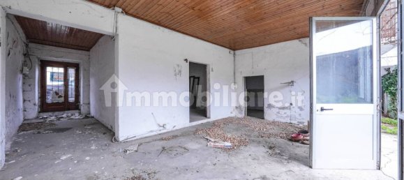 5 bedrooms House in Calcinato, Italy No. 7879 13