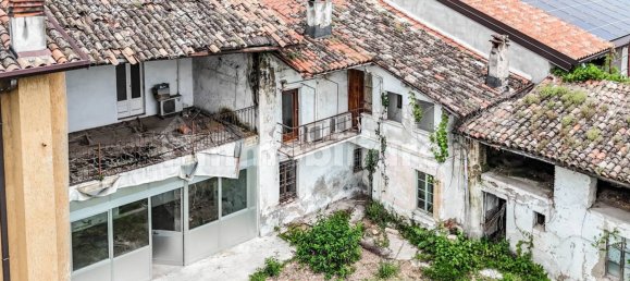 5 bedrooms House in Calcinato, Italy No. 7879 2