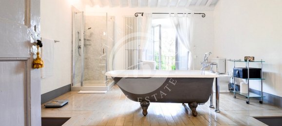 6 bedrooms Villa in Lucca, Italy No. 87952 5