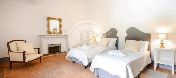 6 bedrooms Villa in Lucca, Italy No. 87952 4