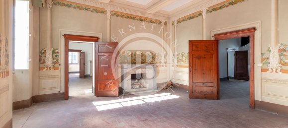 6 bedrooms Villa in Lucca, Italy No. 87952 14