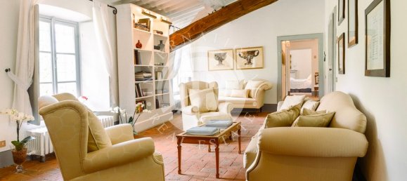 6 bedrooms Villa in Lucca, Italy No. 87952 2