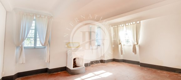 6 bedrooms Villa in Lucca, Italy No. 87952 15