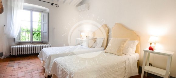 6 bedrooms Villa in Lucca, Italy No. 87952 6