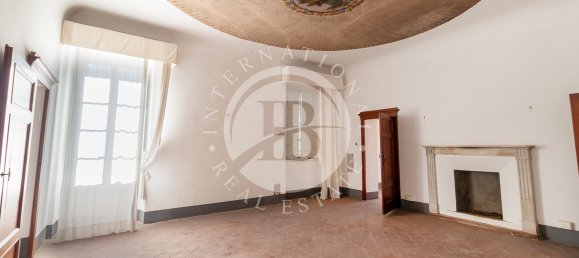 6 bedrooms Villa in Lucca, Italy No. 87952 19