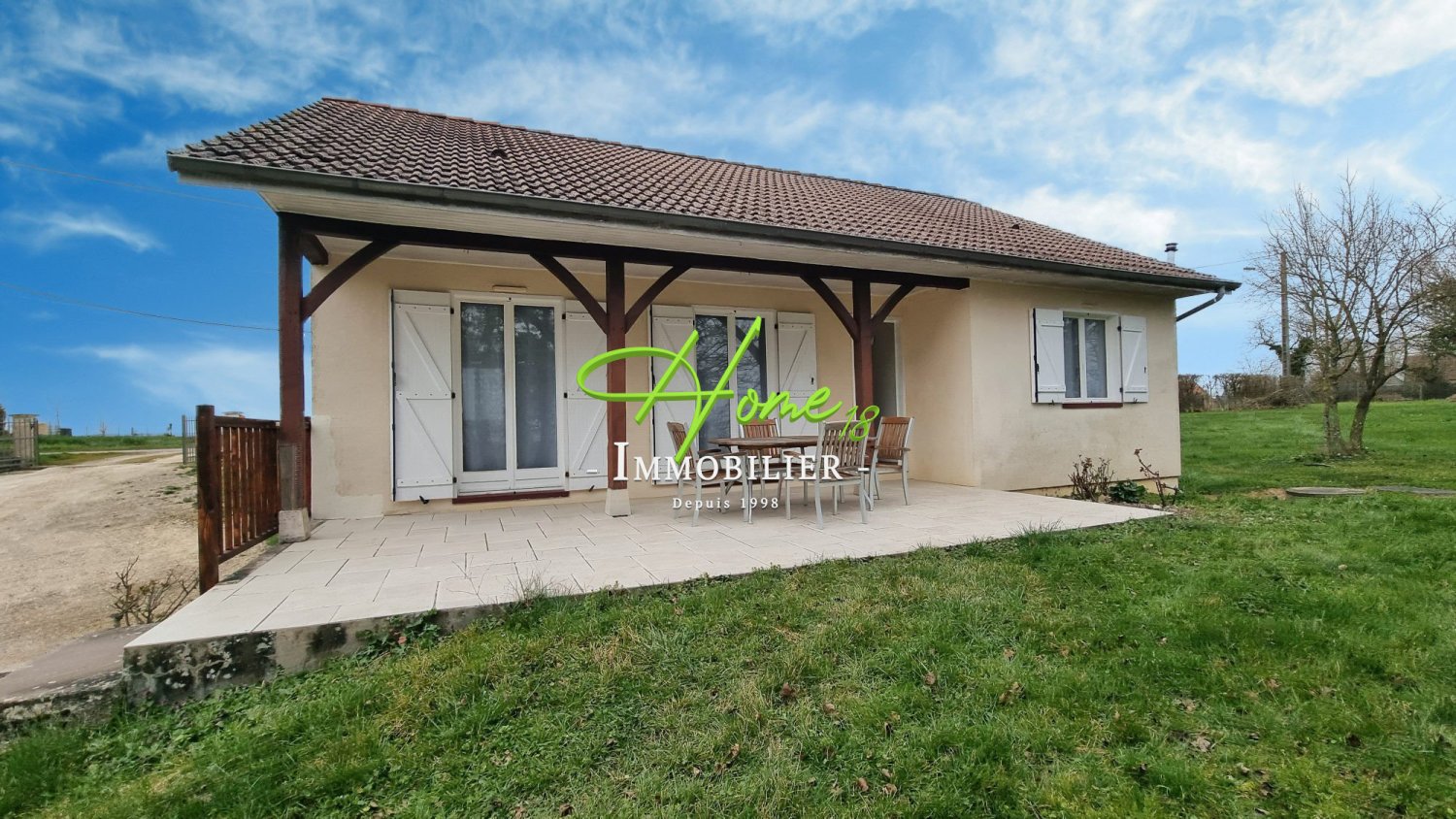 2 bedrooms House in Villequiers, France No. 74242