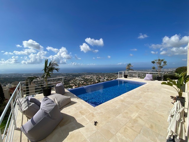 5 bedrooms House in Paphos, Cyprus No. 9995