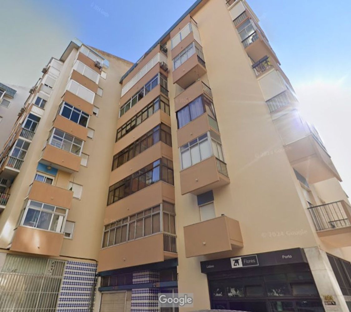 3 bedrooms Apartment in Lisbon, Portugal No. 158536