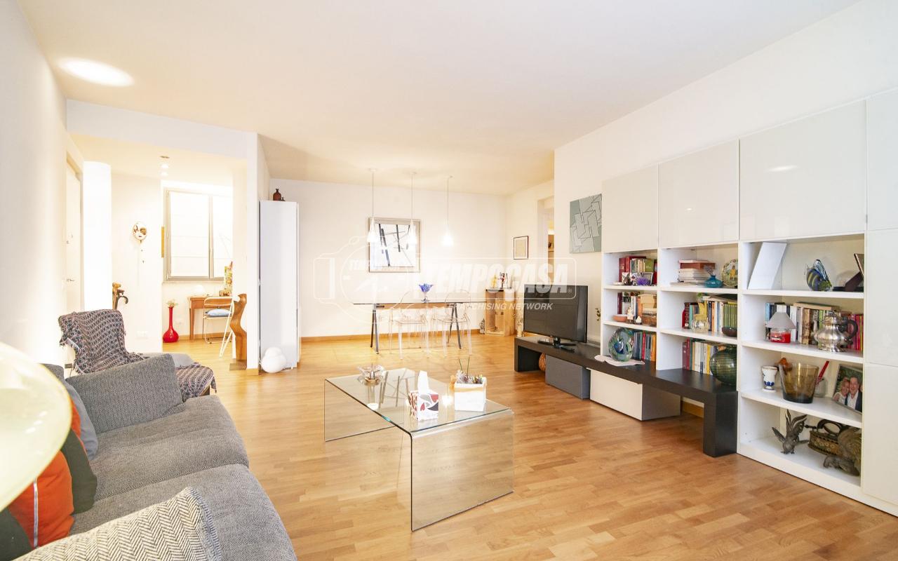 Пентхаус с 4 комнатами в Инцаго, Италия № 107281