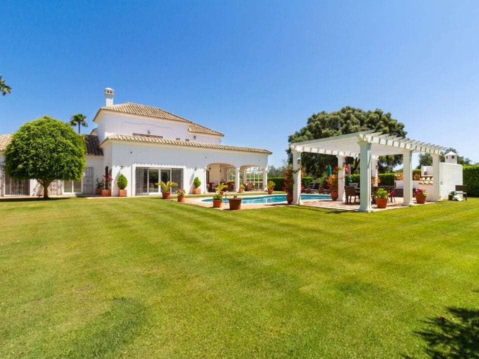 5 bedrooms Villa in San Roque, Spain No. 29172
