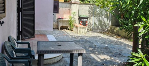 4 rooms House in Carrara, Italy No. 298814 9