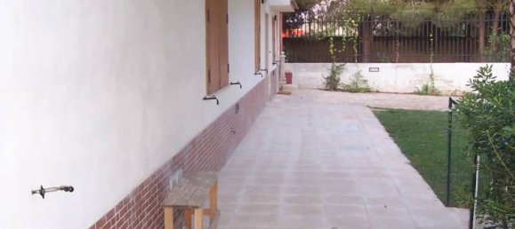 Вилла с 3 комнатами в Виттория, Италия № 108119 17