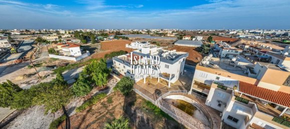 2 bedrooms House in Deryneia, Cyprus No. 24068 3