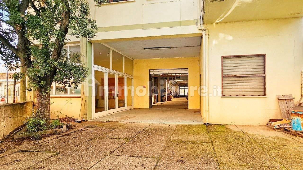 4 rooms Commercial property in Marrubiu, Italy No. 133700