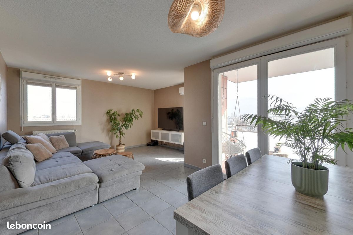 2 bedrooms Apartment in Echirolles, France No. 208717